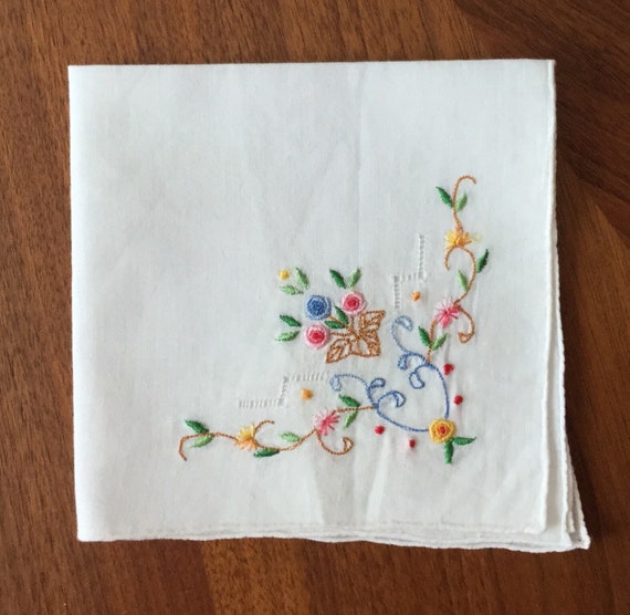 Vintage 1960s white cotton floral handkerchief - … - image 10
