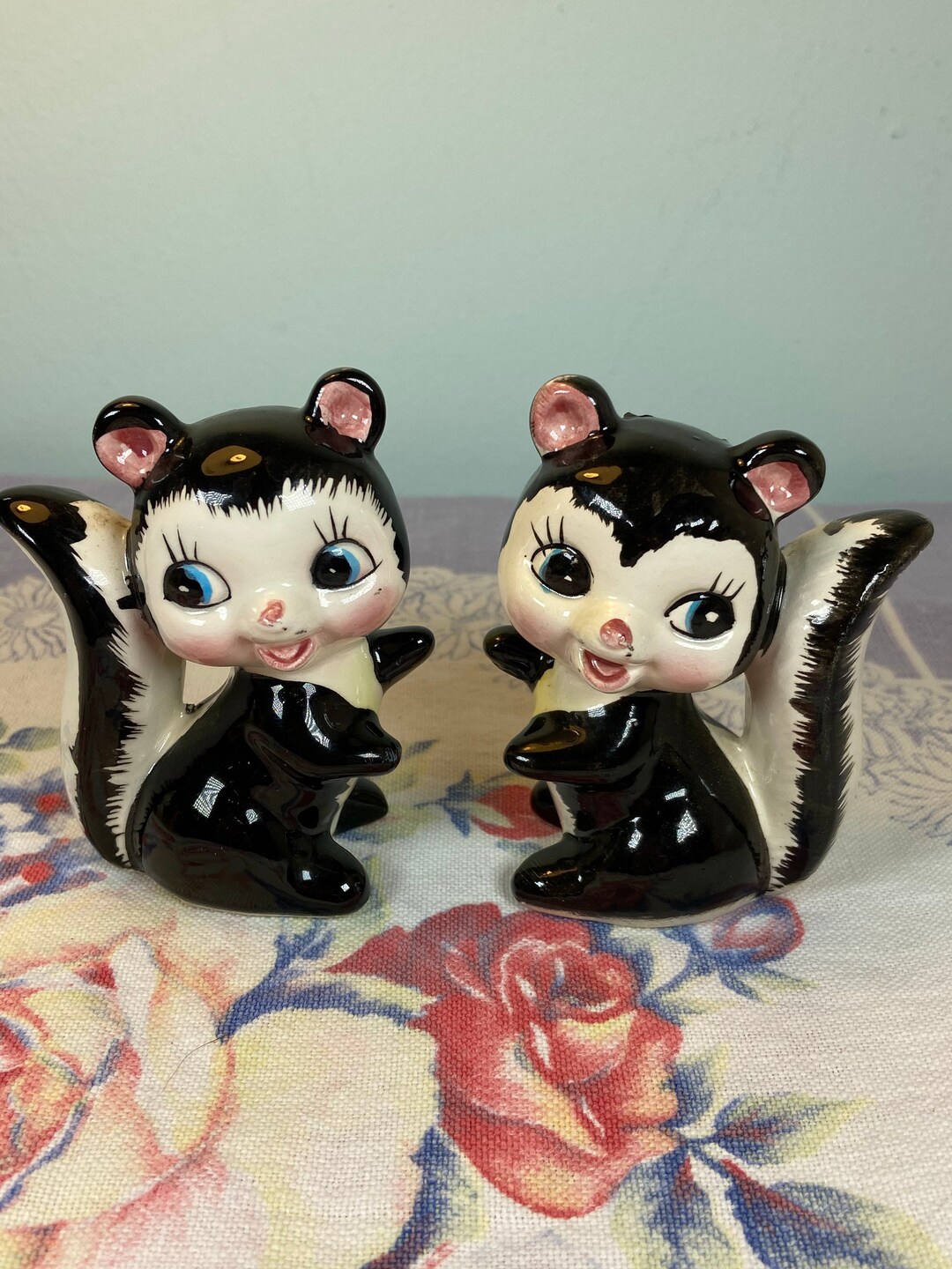 Vintage Skunk Salt and Pepper Shakerscute Skunkskitschymid Century