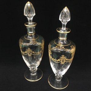 Pair of Baccarat Crystal Decanters – 19th Century French Gold Garland Decor image 7