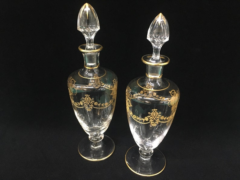 Pair of Baccarat Crystal Decanters – 19th Century French Gold Garland Decor image 7