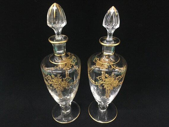 Pair of Baccarat Crystal Decanters – 19th Century French Gold Garland Decor
