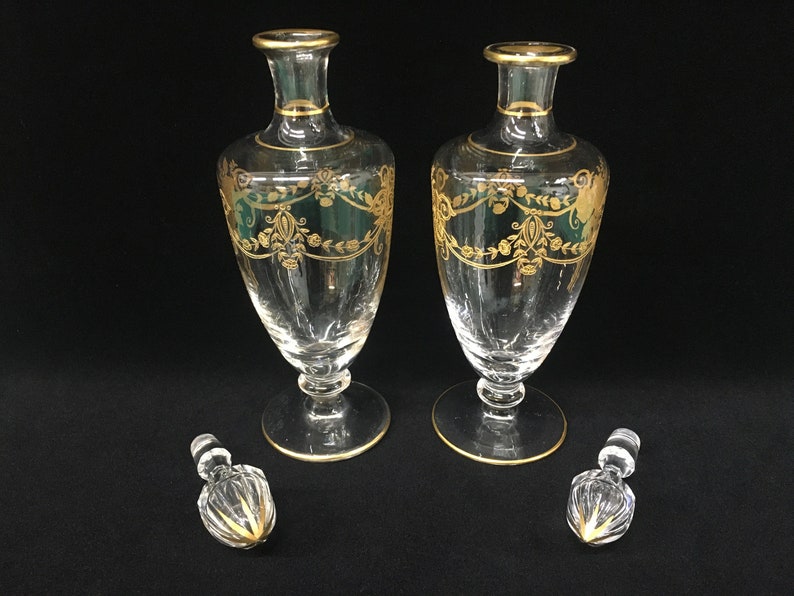 Pair of Baccarat Crystal Decanters – 19th Century French Gold Garland Decor image 3