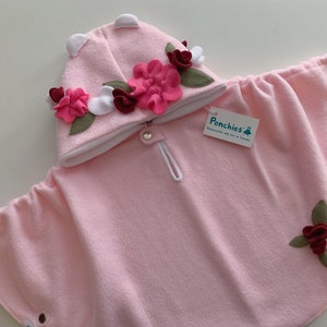 先行予約 - ソフトピンクの花冠 - フリースポンチョ＆カーシートポンチョ（オールインワン） - ベビー、幼児、キッズ