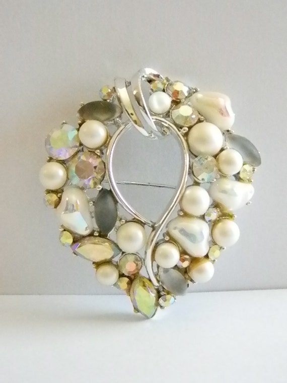 and Glass Bead Floral Corsage Brooch Aurora Borealis and Amber Austrian Crystal Faux Pearl 1940s Kramer Pale Yellow Enamel