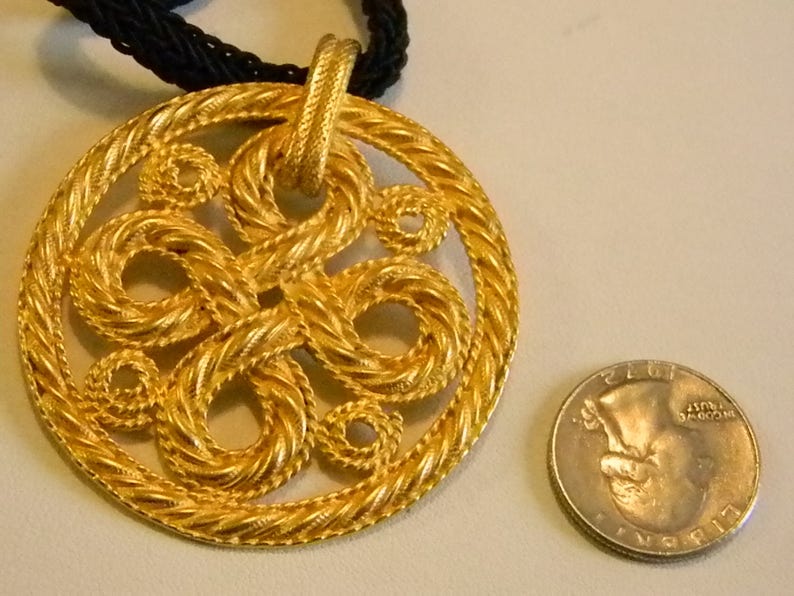 JJ 1988 Round Gold Tone Oriental Design Pendant Necklace