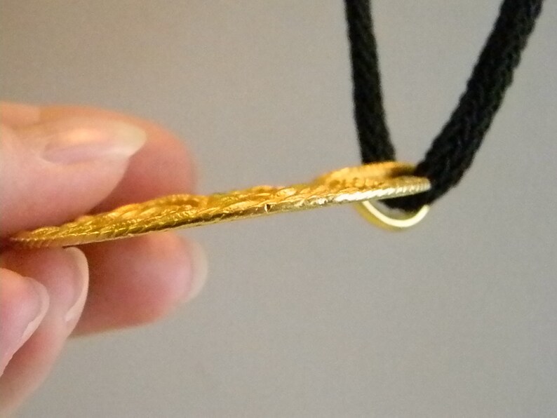 JJ 1988 Round Gold Tone Oriental Design Pendant Necklace