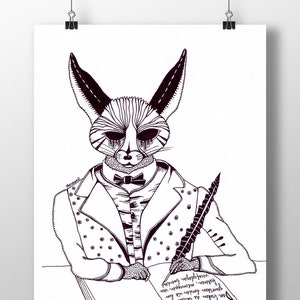 Op de afbeelding: Zwart-wit illustratie van een vosachtig wezen in een pak, schrijvend in een boek met een ganzenveer. Het wezen heeft grote oren en draagt een vlinderdas. De afbeelding is een pentekening.