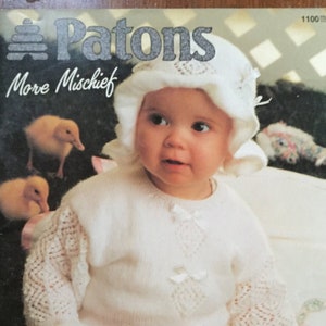 Patrón de tejido para bebés no.1100 más travesuras Patones nacimiento a 2 años 14 diseños vintage Todas las capas
