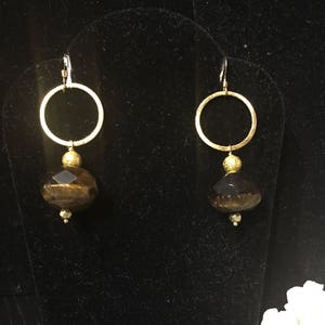 Faceted Tigers Eye on Gold Circles image 1