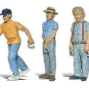 3 Men Playing Horse Shoes Miniature G Scale T4