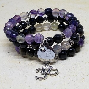 Amatista Obsidiana Pulsera de cuentas de piedras preciosas con amuletos budistas Ohm