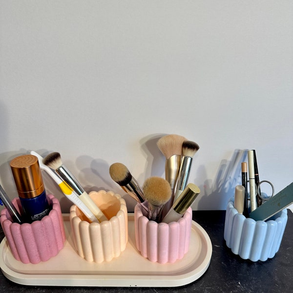 Ruffle Jar| Vase| Makeup Brush Holder| Pen Cup| Decorative Storage| Bathroom Accessory| Small Planter| Air Plant Holder| Succulent Planter