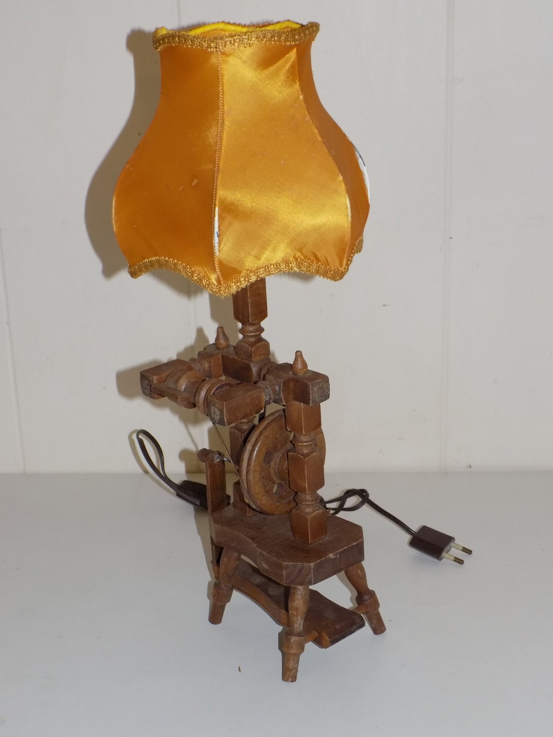 Vintage Wood Spinning Wheel Lamp Etsy