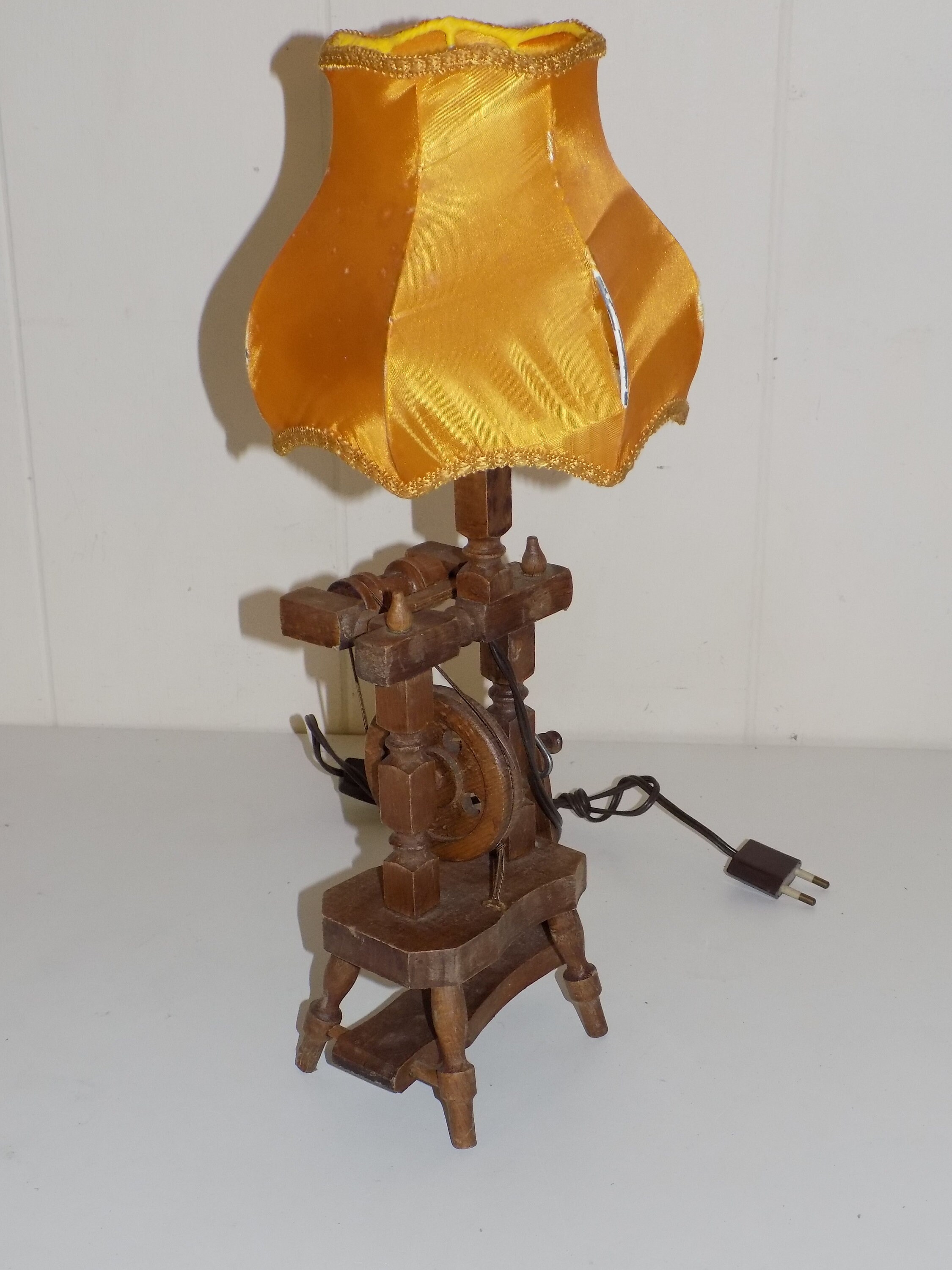 Vintage Wood Spinning Wheel Lamp Etsy