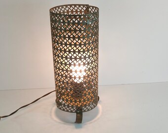 Vintage MCM Metal Wire Lattice Round Table Lamp