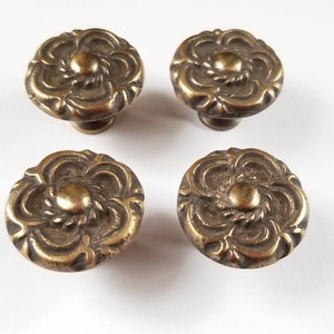 4 x Antique Vintage Style French Provincial Brass Floral Knobs Pulls Handles 1 diameter. K19 image 2