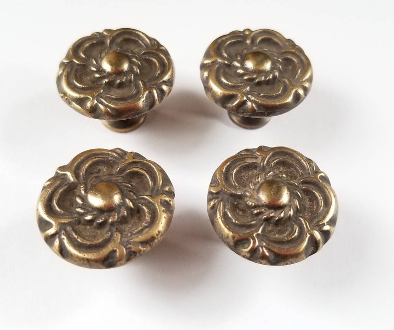 4 x Antique Vintage Style French Provincial Brass Floral Knobs Pulls Handles 1 diameter. K19 image 2