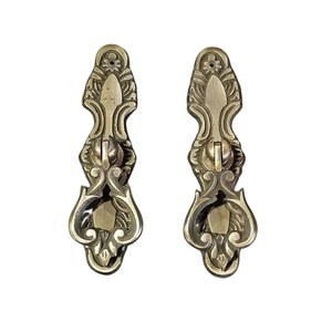 アンティークスタイルの装飾ティアドロップペンダント ソリッドブラスハンドルプル x 2 ボルト付き 3-3/4インチフローラル垂直または水平バックプレート #H9