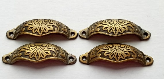 2 ANTIQUE SOLID BRASS SCREW ON LARGE ROUND KNOBS FLORAL DESIGN 2/" dia #Z27