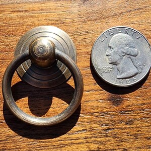 Enkel rund 2,5 cm i diameter. Antracit mässing antik vintage ringhandtag, lådhandtag, skåpbeslag #H17