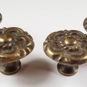 4 x Antique Vintage Style French Provincial Brass Floral Knobs Pulls Handles 1 diameter. K19 image 7