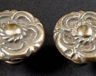 2 x Antique Vintage Style French Provincial Brass Floral Knobs Pulls Knobs 1" diamer. #K19