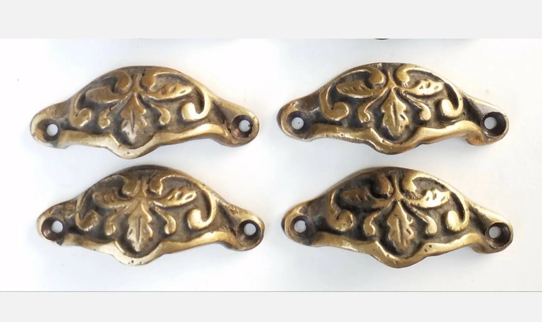 4 X Apothecary Drawer Bin Pull Handles in Solid Brass With Oak Leaf Motiff Unlaquered. 2