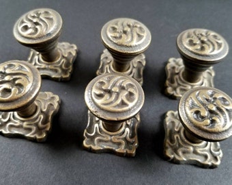 6 x Ornate French Art Nouveau style brass Knobs, Handles, Pulls, Cabinet Hardware with 1" back plates #K5