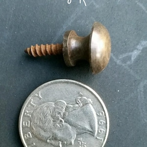8 x TRÈS PETITE boîte à bijoux de style vintage antique de type barrister petits boutons, poignées 7/16" de diamètre. Laiton massif vieilli #K.Non laqué.