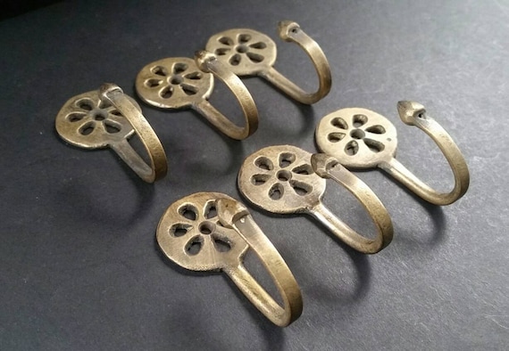 x Unique Solid Brass Small Single Coat Towel Wall Hooks Floral Daisy  Ornate Backplate, approx 2-3/8