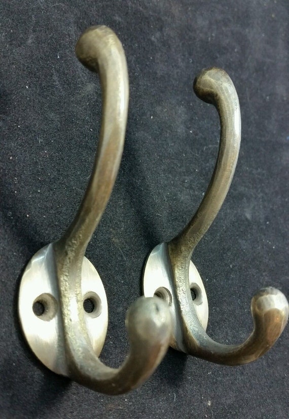 2 X Solid Antique Brass Double Coat Hooks W. Oval Backplate 3 X 2 C9 