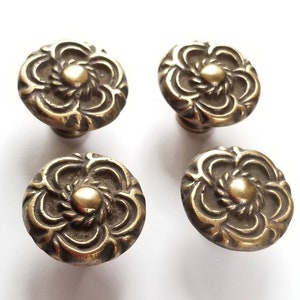 4 x Antique Vintage Style French Provincial Brass Floral Knobs Pulls Handles 1 diameter. K19 image 3