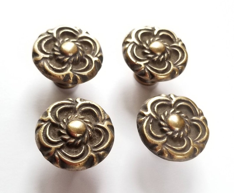 4 x Antique Vintage Style French Provincial Brass Floral Knobs Pulls Handles 1 diameter. K19 image 3