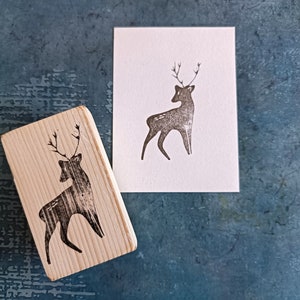 Herten rubberstempel voor winterplakboek, wilde dierenstempel voor kerstwensen, vrolijk en helder, helder grafisch, boswonder,
