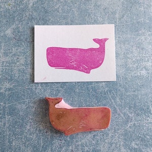 Tampon en caoutchouc rorqual bleu pour créations estivales, cadeau pour père, papeterie vie océanique, imprimé animal, amateur de poisson, détail de pêcheur