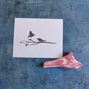 Timbro in gomma con uccelli sul ramo per carta da matrimonio, timbro con ramo di fauna selvatica, uccelli innamorati in campagna, timbro di campagna, cancelleria per matrimonio boho, ramoscello