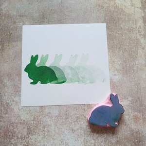 Handgesneden konijnenstempel voor hobbyfans, charmant ontwerp voor paascreaties, haasstempel voor kaarten maken