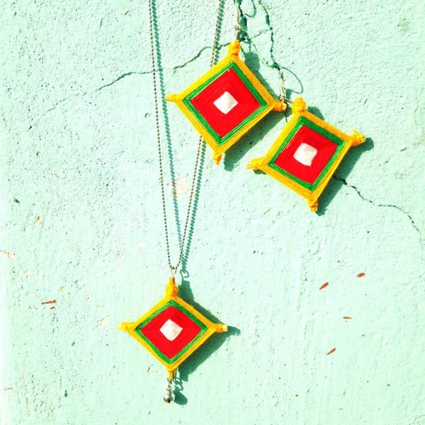 Parure THANON PHETCHABURI en bois et fils de couleur artisanat thaï bijoux par All Things Natural