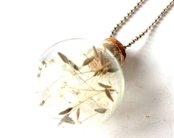 Sautoir AÉRIENNE bulle de verre remplie de graines de plante filaments de pissenlit création originale de 2015 par All Things Natural