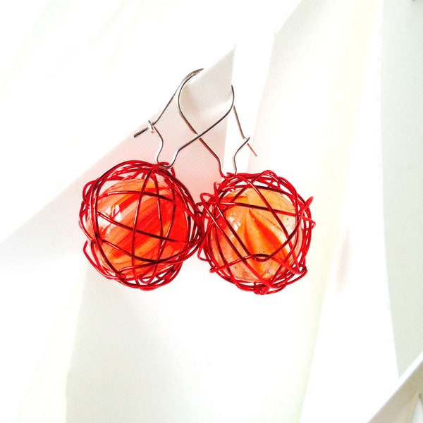 Boucles d'oreilles BOULES DE FEU rouges oranges transparentes gangue de métal couleur rouge par All Things Natural