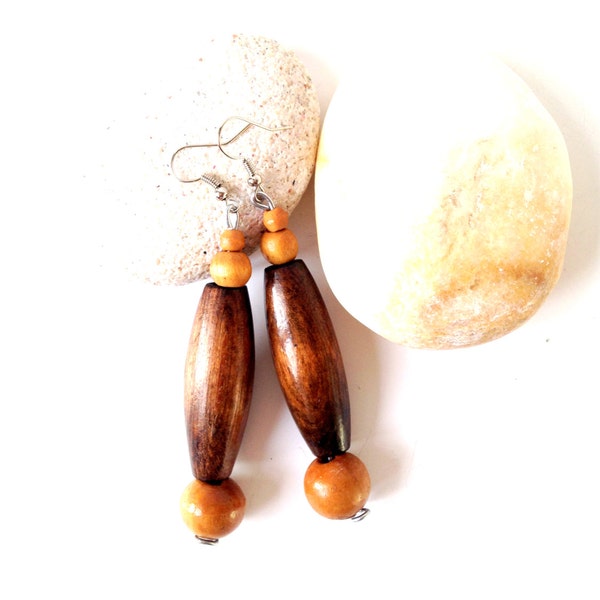 Boucles d'oreilles DAKAR longues boucles originales perles en bois recyclées par All Things Natural