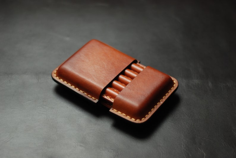 Étui à cigarillos en cuir véritable brun cognac, pochette à cigarettes artisanale, porte-tabac de voyage pour motard, accessoires pour fumeurs de style rétro image 6