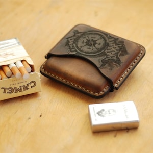 Custodia per sigarette in pelle con incisione bussola e citazione, scatola di tabacco cucita, accessori per fumatori