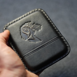 Custodia per sigarette in pelle per sigarillos, portasige nero inciso, scatola di tabacco da viaggio per uomini, regalo di marito personalizzato