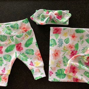 Newborn Girl Take Home Set. Tropical Swaddle Blanket & Newborn Hat Set.  Newborn Leggings. Hawaiin Newborn Set. Baby Shower Gift. Photo Prop