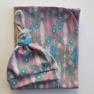 Feather Baby Blanket & Newborn Hat Set. Newborn Take Home Set.  Newborn Photo Prop. Baby Shower Gift. Newborn Photo Prop. Swaddle Blanket.