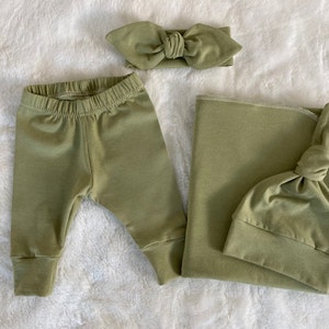 Sage Green Gender Neutral Take Home Set. Sage Green Swaddle Blanket & Hat OR Headband Set. Newborn Leggings. Baby Shower Gift.  Photo Prop