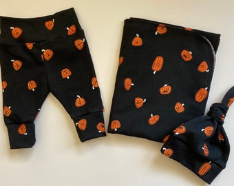 Pumpkin Glitter Gender Neutral Take Home Set. Fall Swaddle Blanket & Newborn Hat Set. Newborn Leggings. Baby Shower Gift. Newborn Photo Prop
