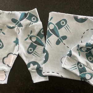 Airplane Swaddle Blanket and Newborn Hat Set. Airplane Baby Leggings. Airplane Newborn Photo Prop. Baby Shower Gift. Airplane Newborn Set.