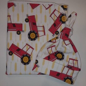 Tractor Swaddle Blanket & Newborn Hat. Newborn Boy Take Home Set. Tractor Baby Set. Baby Shower Gift. Newborn Photo Prop. Farming Swaddle